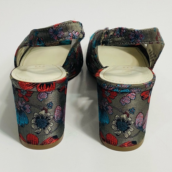 ANNE KLEIN Grey Metallic Cloth Floral Print Peep Toe Sling Back Pumps - Size 6 - Picture 4 of 14